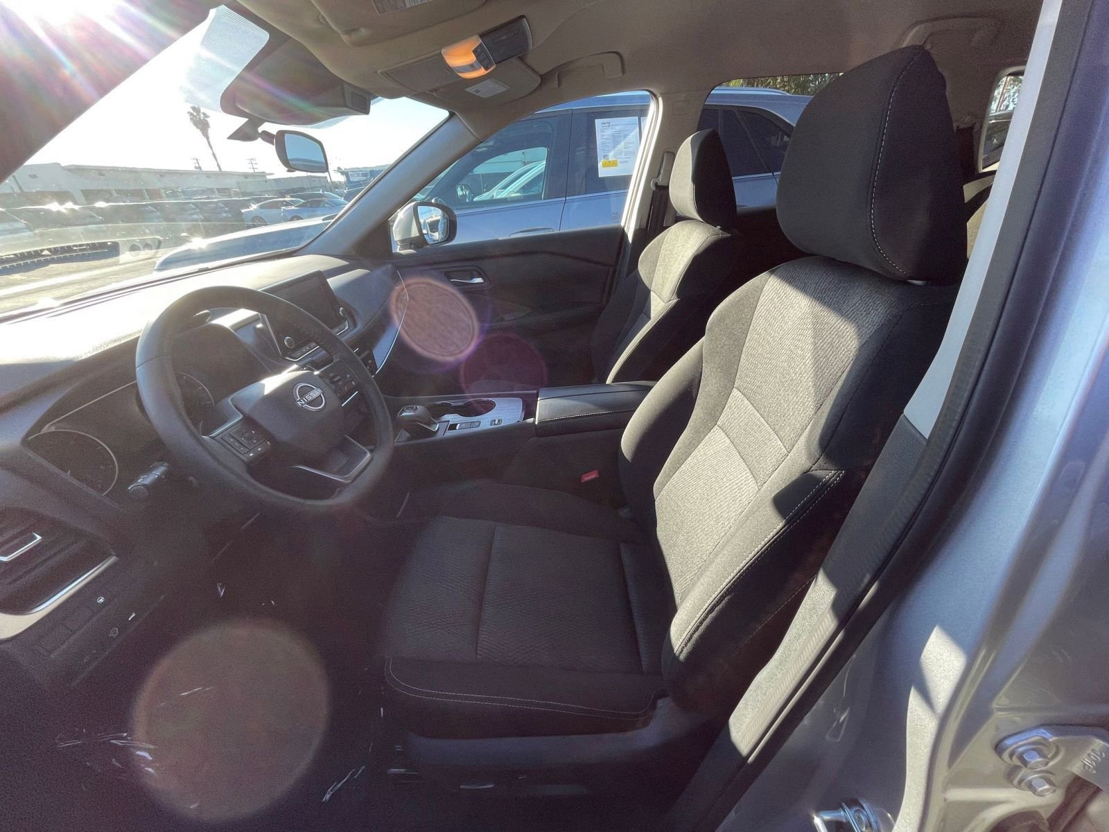 Used 2025 Nissan Rogue SV image 27