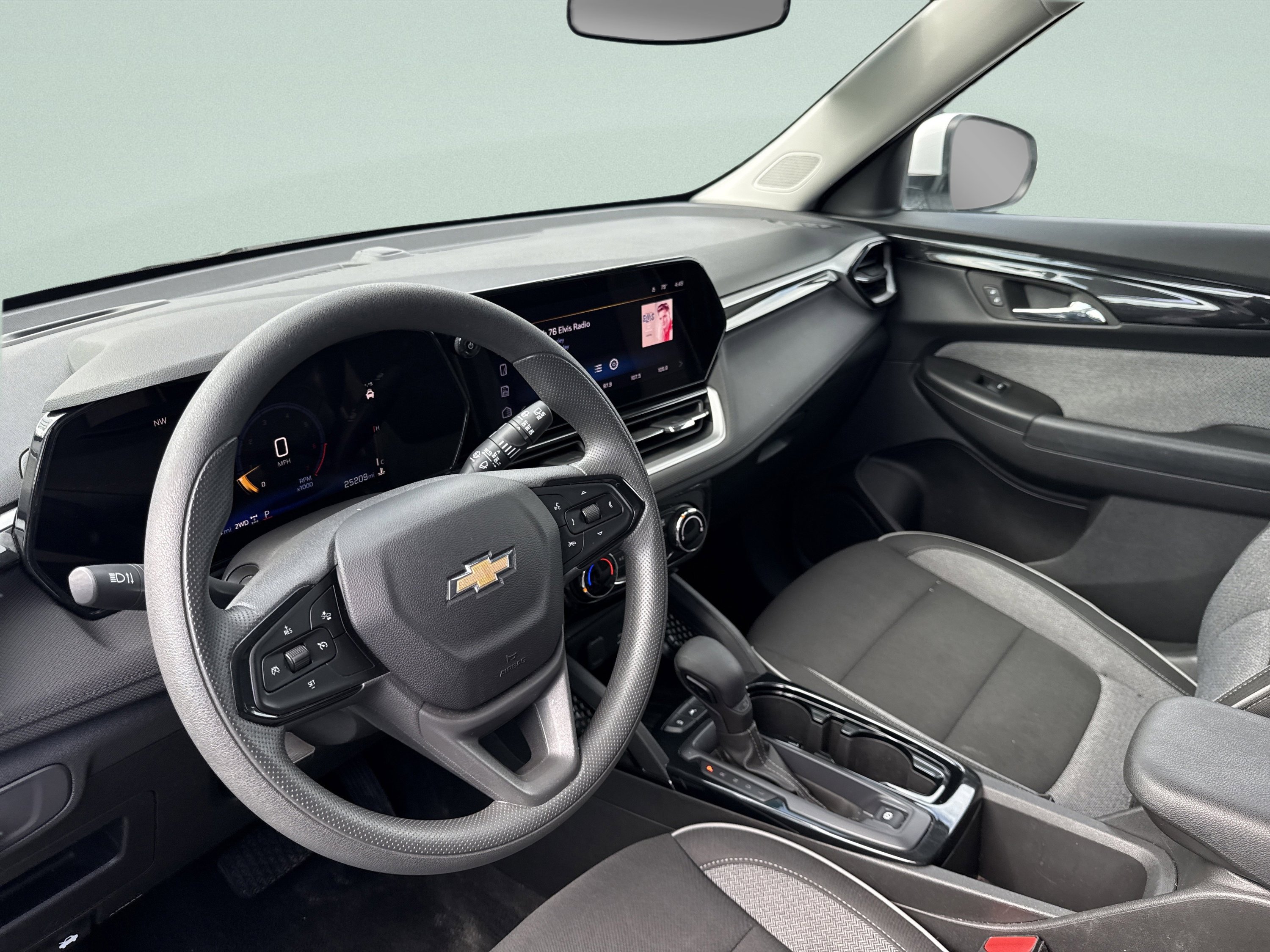 Used 2025 Chevrolet TrailBlazer LT AWD/4WD image 10