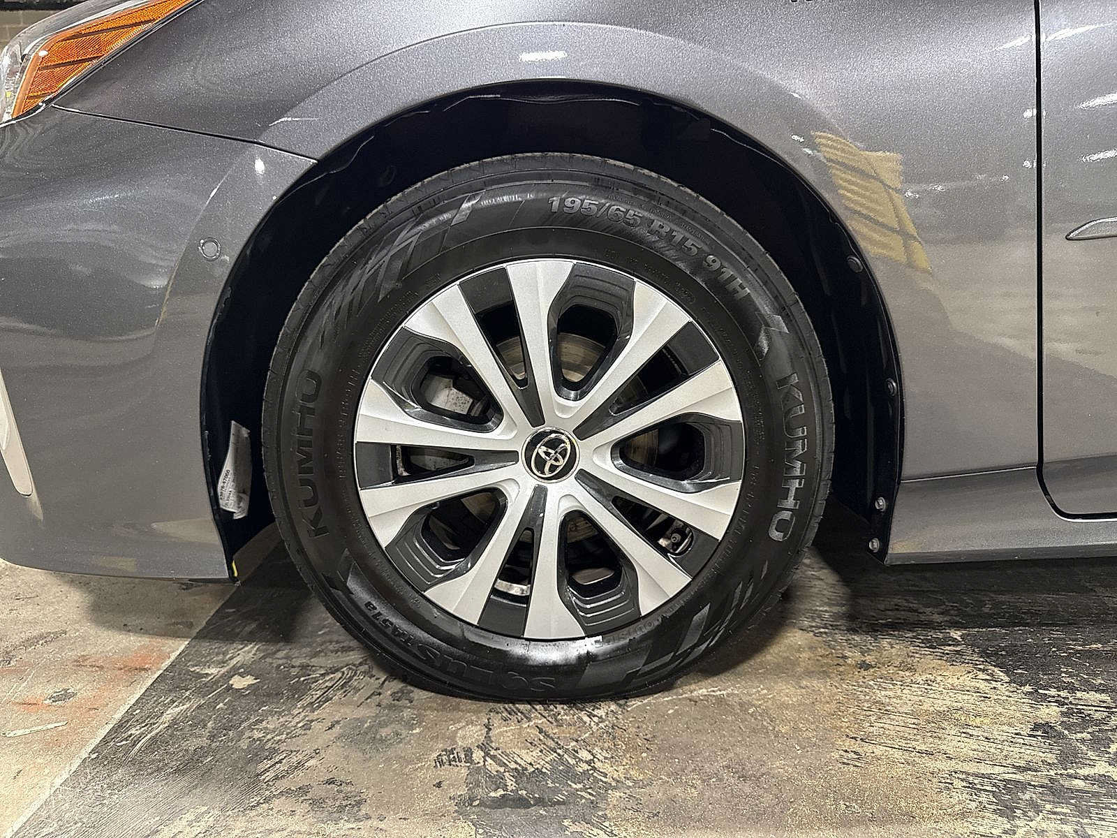 Used 2022 Toyota Prius LE AWD/4WD image 10