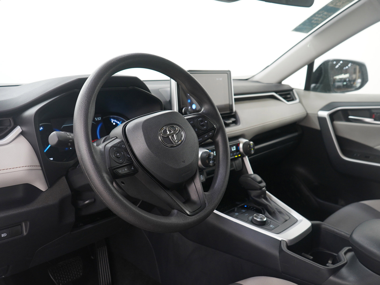 Used 2025 Toyota RAV4 XLE image 24