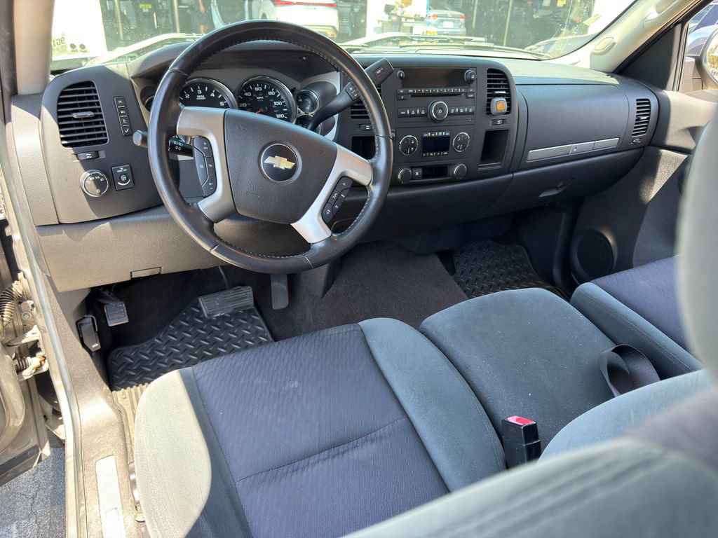 Used 2009 Chevrolet Silverado 1500 LT w/ Regional Value Package RWD image 9