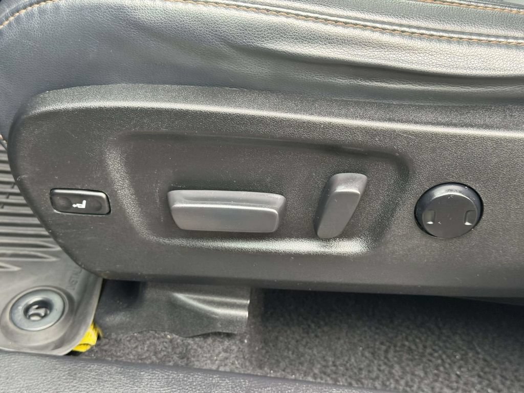 Used 2019 Toyota Highlander XLE AWD/4WD image 17