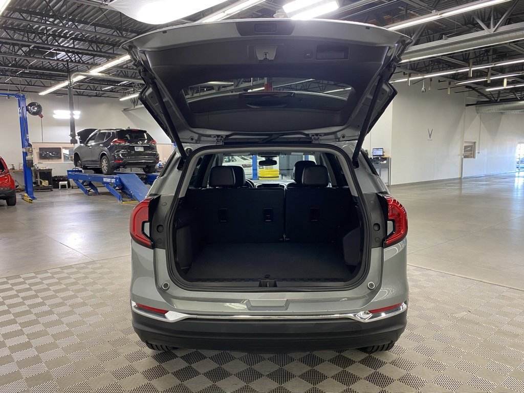 Used 2024 GMC Terrain SLT image 8