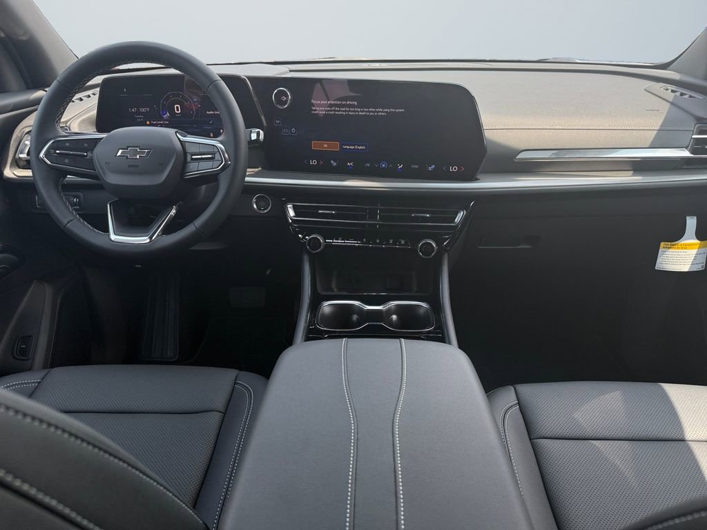 Used 2025 Chevrolet Traverse LT w/ Midnight/Sport Edition image 10