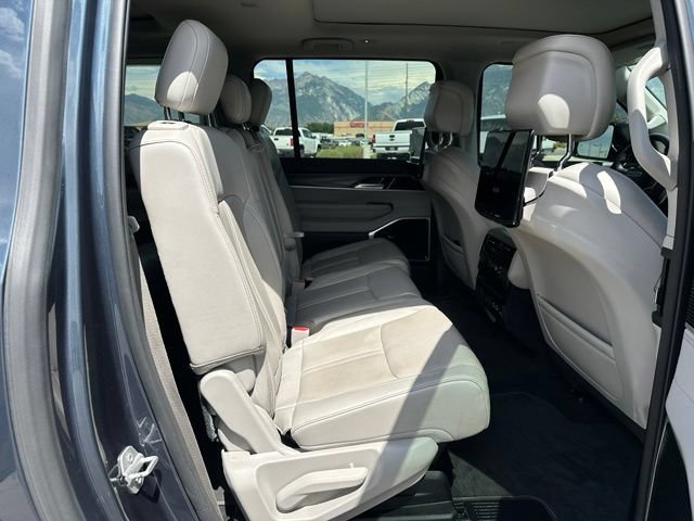 Used 2023 Jeep Wagoneer L Series III w/ Premium Group I AWD/4WD image 28