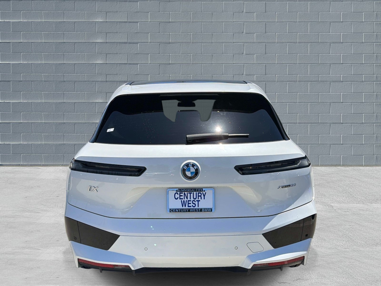Certified 2025 BMW iX xDrive50 AWD/4WD image 4