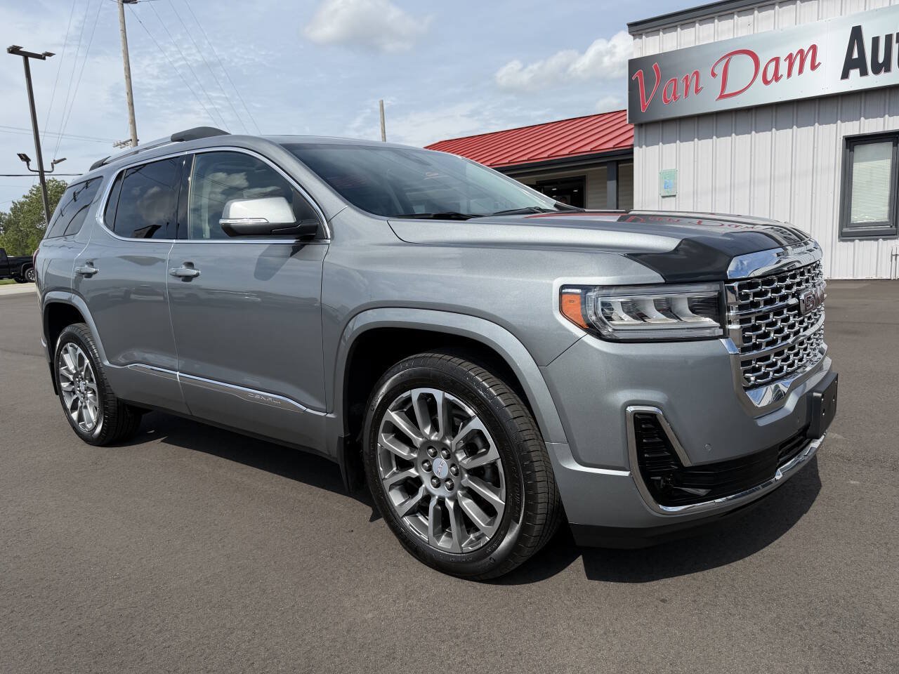 Used 2023 GMC Acadia Denali w/ Trailering Package AWD/4WD image 2
