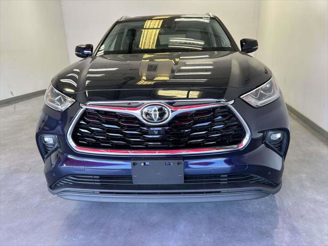 Certified 2021 Toyota Highlander Limited AWD/4WD image 8