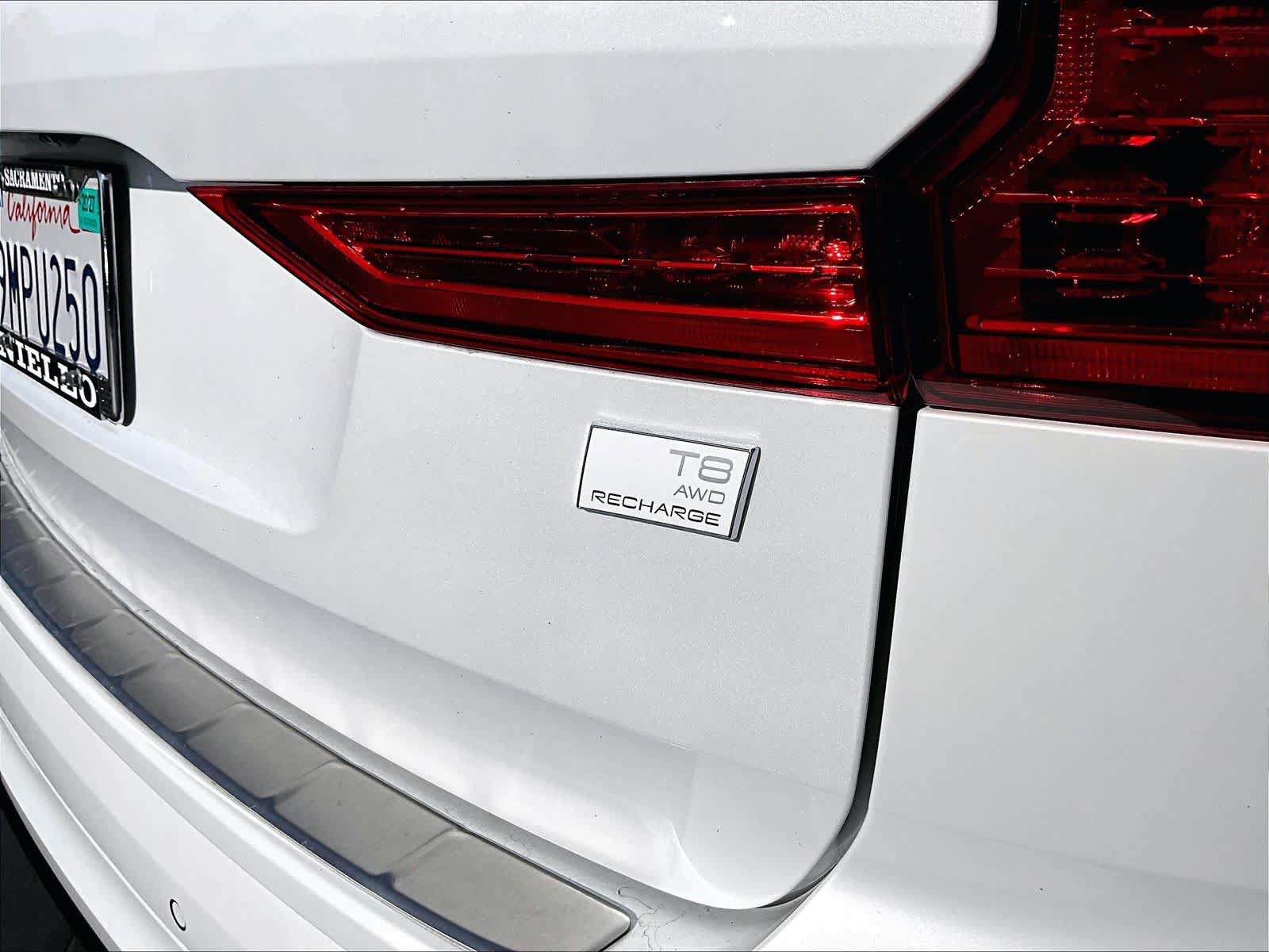 Used 2024 Volvo XC60 T8 Ultimate w/ Protection Package Premier AWD/4WD image 12
