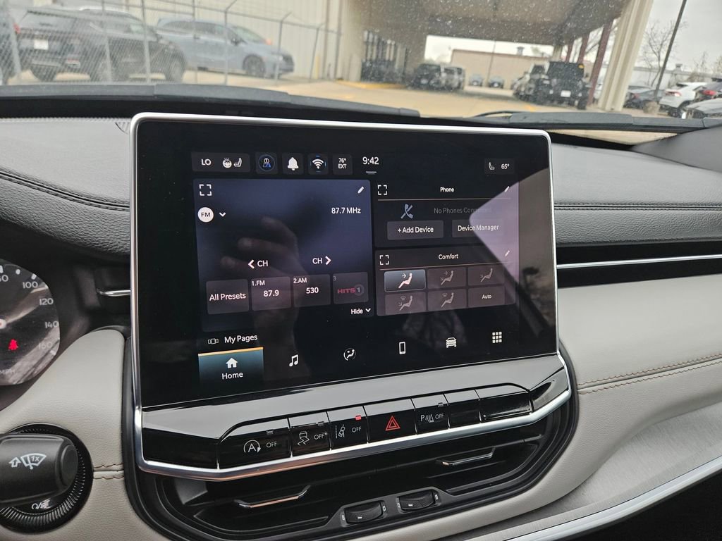 Used 2025 Jeep Compass Limited image 21