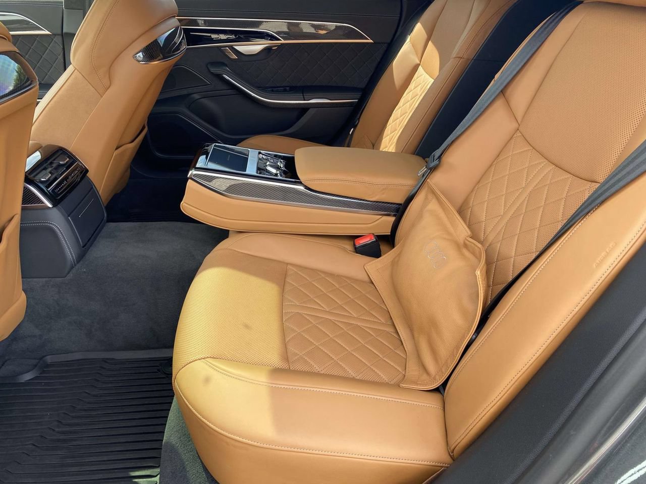 Used 2024 Audi S8 AWD/4WD image 10