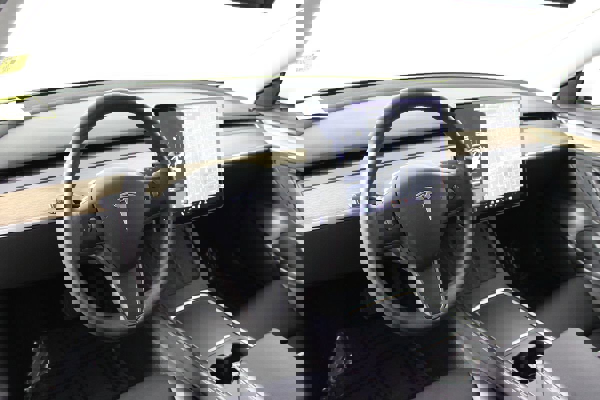 Used 2021 Tesla Model 3 Standard Range Plus image 7