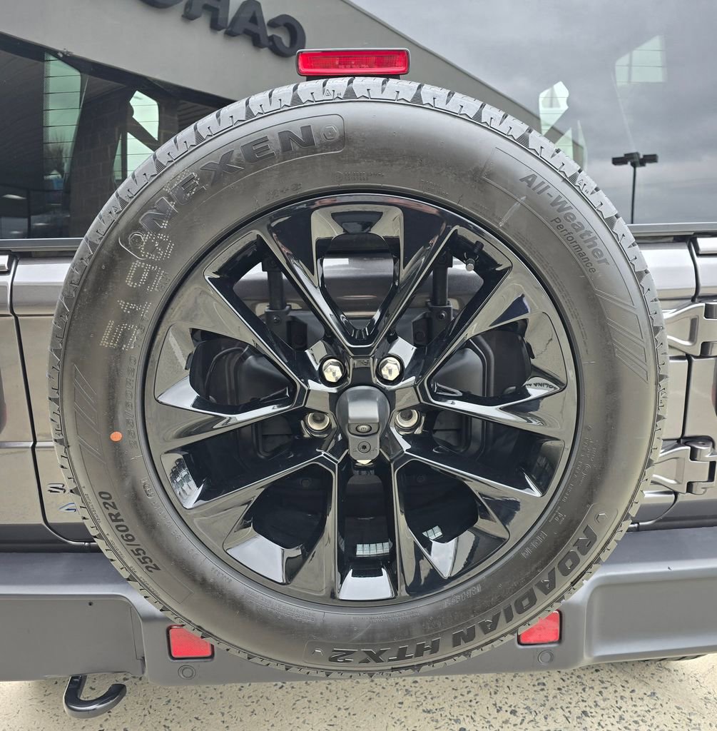 Used 2025 Jeep Wrangler Unlimited Sahara w/ Safety Group image 17