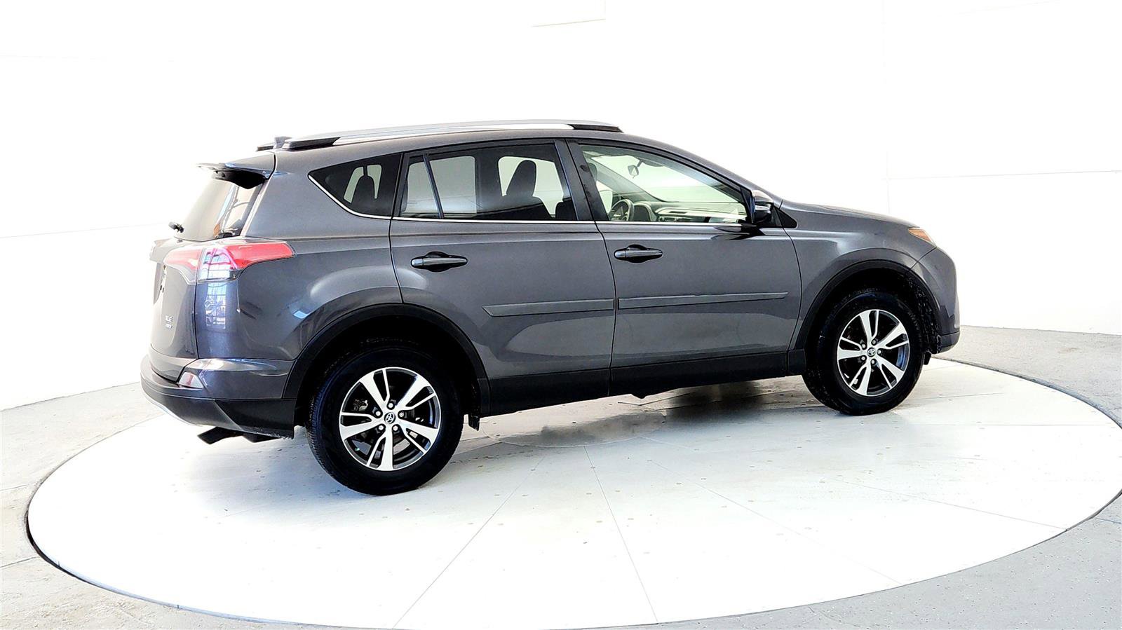 Used 2018 Toyota RAV4 XLE image 6