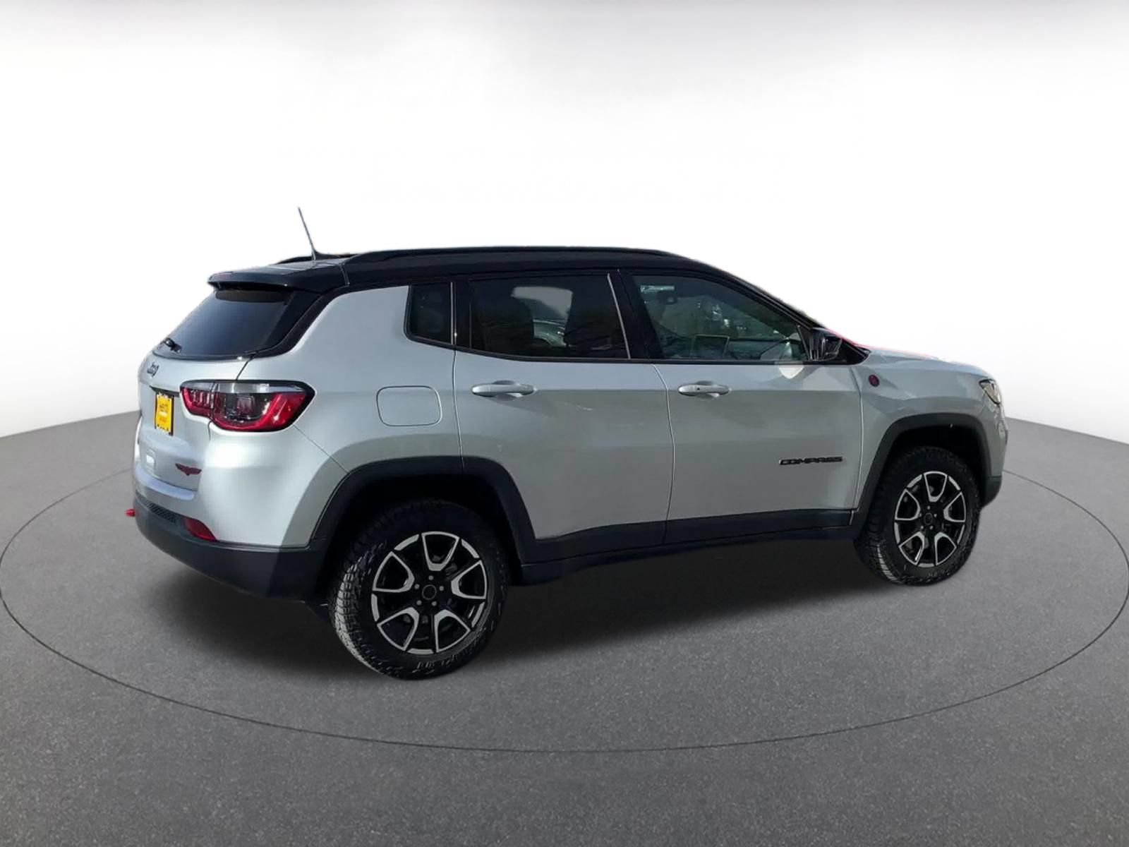 Used 2025 Jeep Compass Trailhawk AWD/4WD image 15