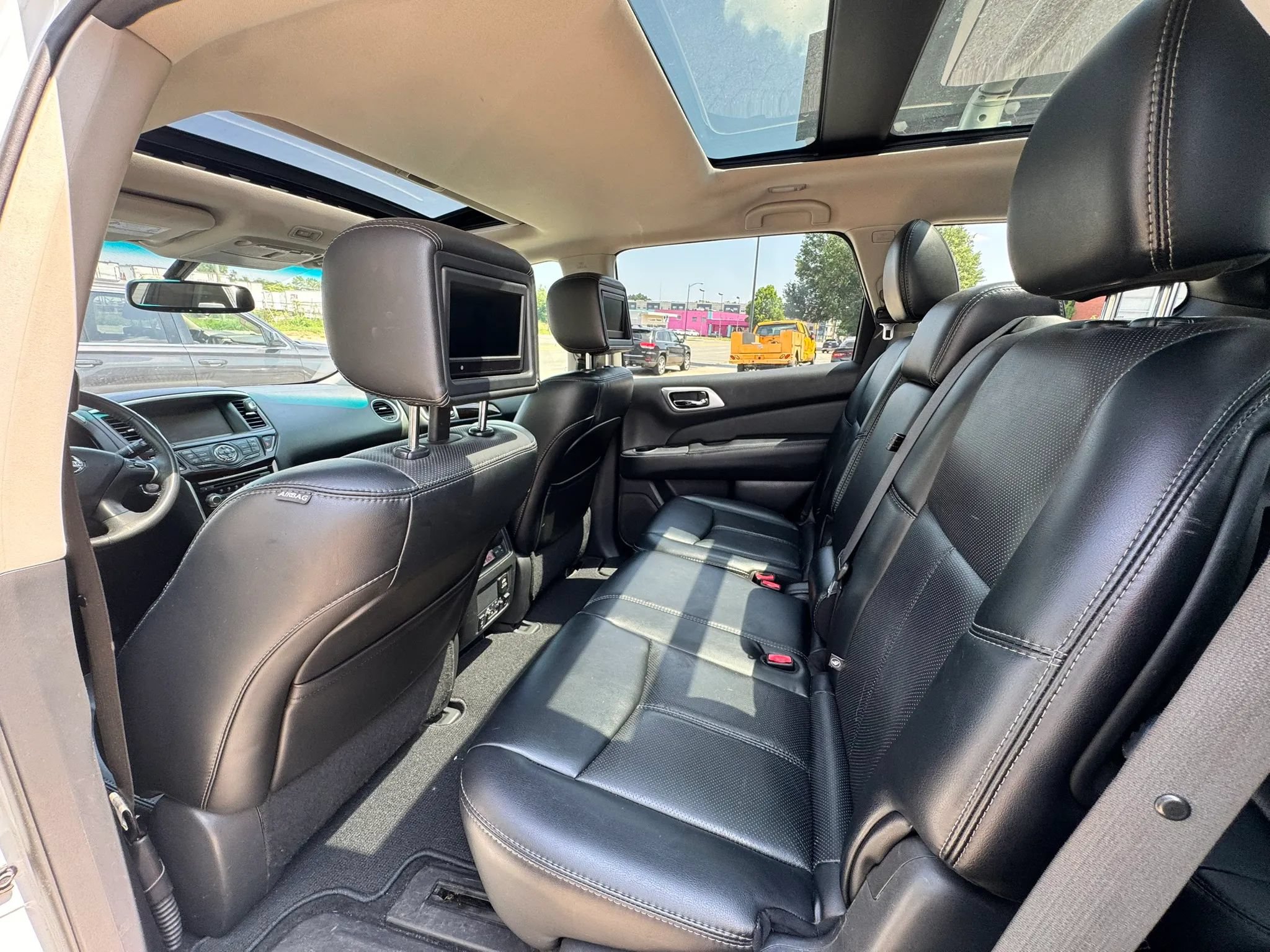 Used 2014 Nissan Pathfinder Platinum w/ Platinum Premium Package AWD/4WD image 14