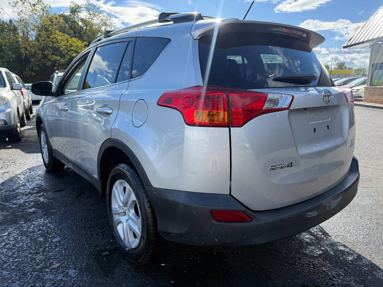 Used 2015 Toyota RAV4 LE image 7