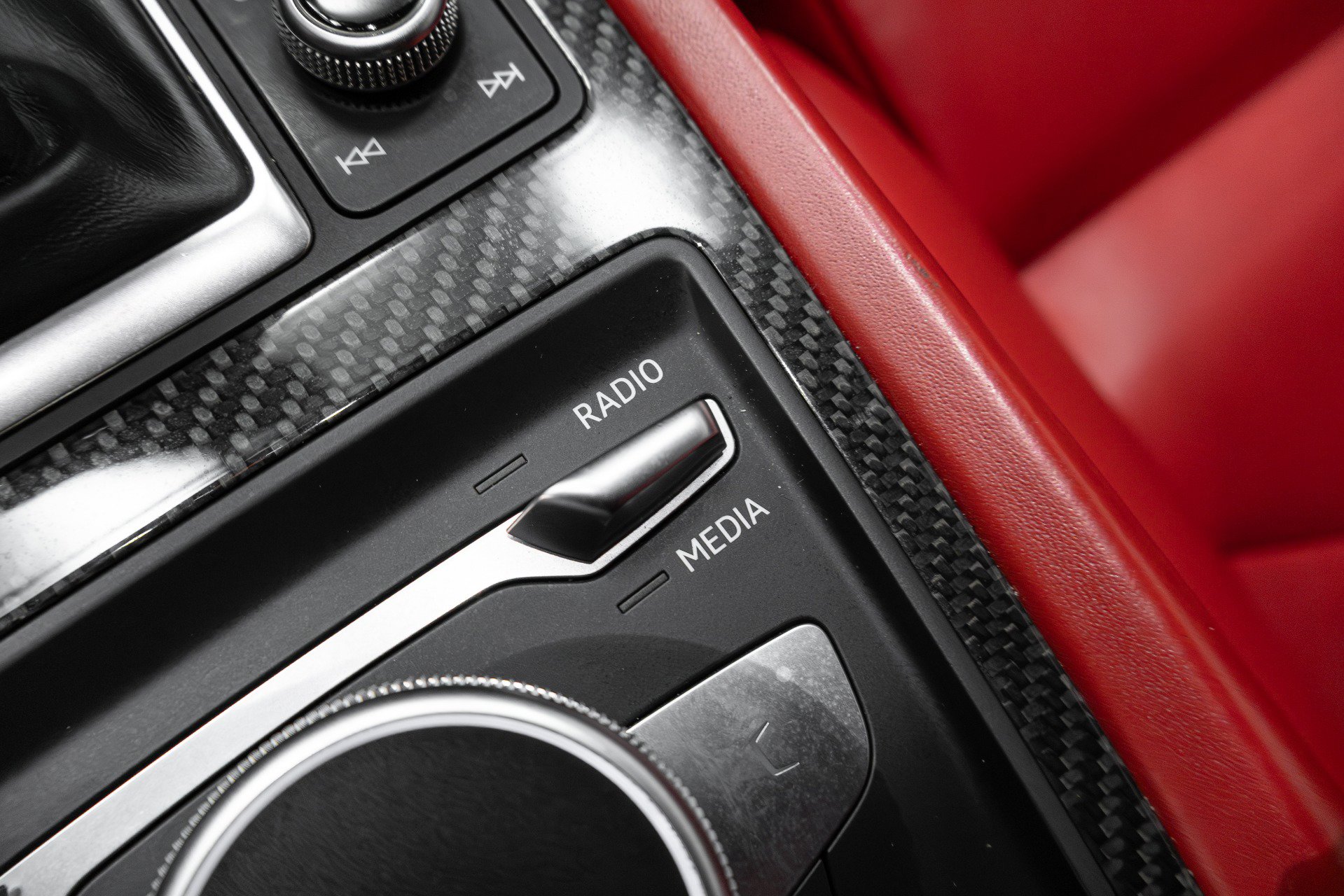 Used 2018 Audi R8 V10 w/ Premium Package image 68