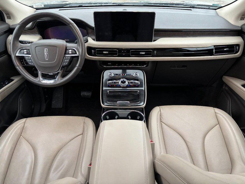 Used 2023 Lincoln Nautilus Reserve image 11