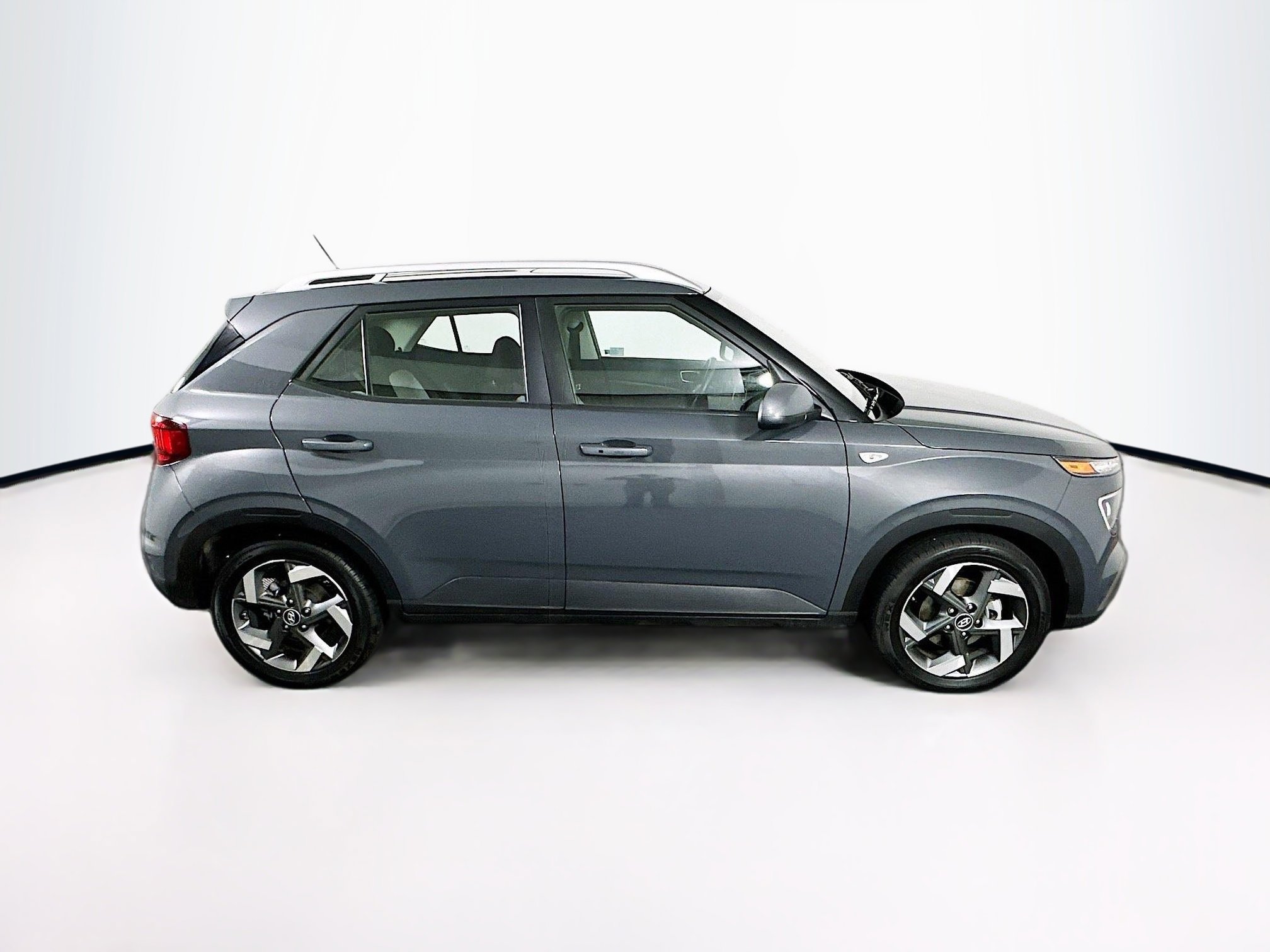 Used 2025 Hyundai Venue SEL FWD image 10