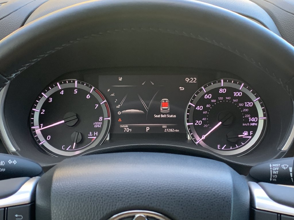 Used 2023 Toyota Highlander XLE FWD image 11