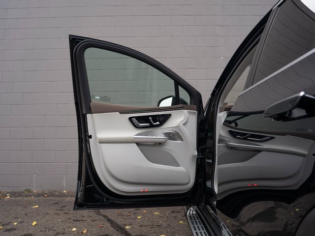 Used 2023 Mercedes-Benz EQE 500 4MATIC SUV image 14