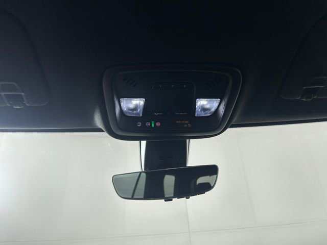 Used 2023 Chevrolet Traverse Premier image 25