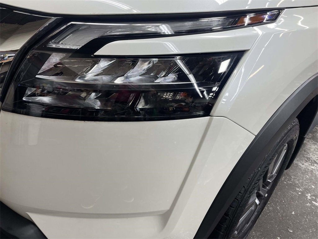 Used 2024 Nissan Pathfinder SV image 9