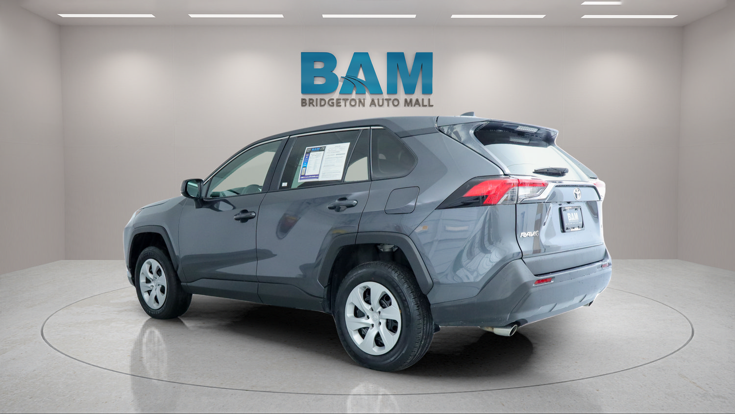 Used 2024 Toyota RAV4 LE AWD/4WD image 5