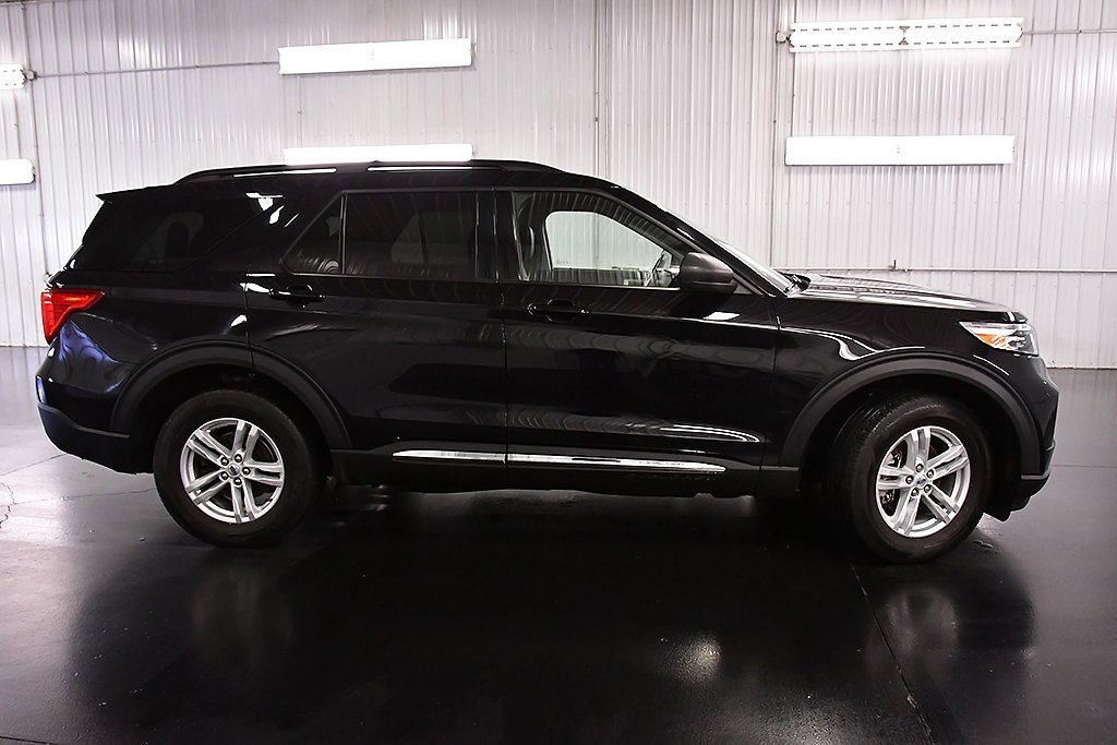 Used 2022 Ford Explorer XLT w/ Equipment Group 202A image 8