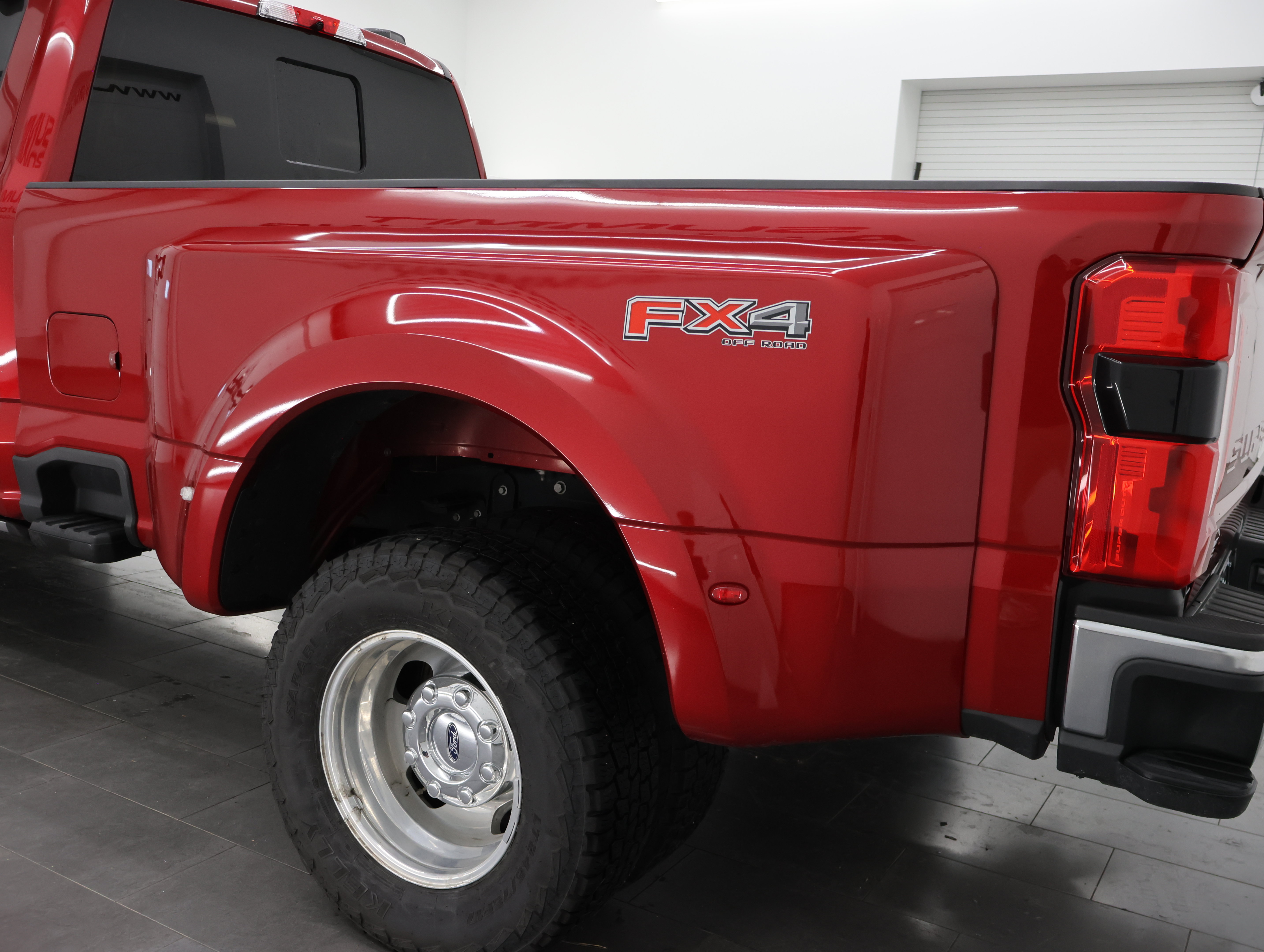 Used 2024 Ford F350 Lariat w/ Lariat Ultimate Package AWD/4WD image 36