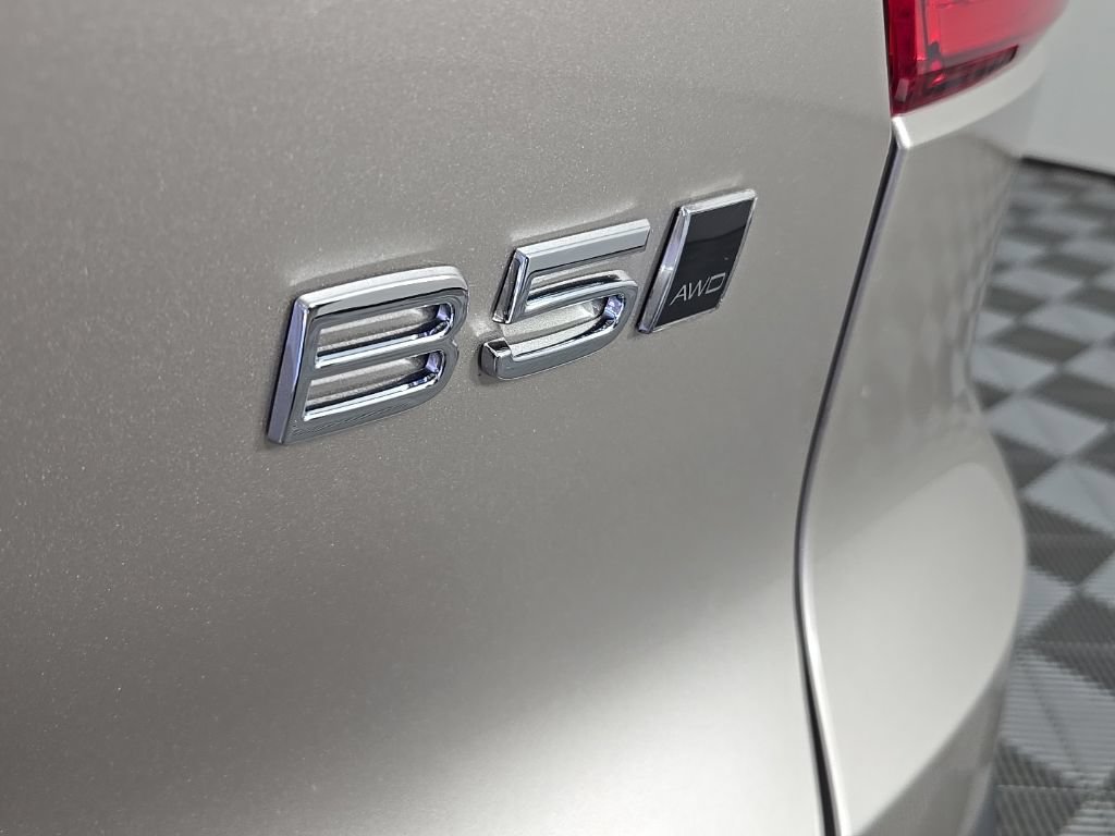 Certified 2024 Volvo XC40 B5 Core AWD/4WD image 14