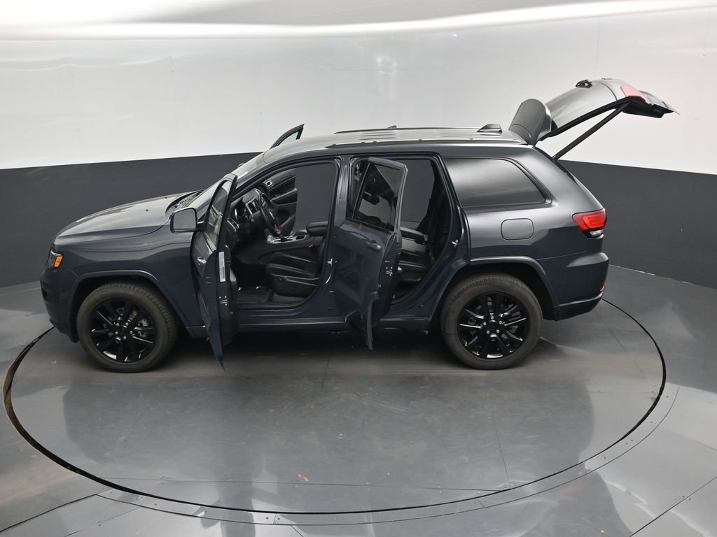 Used 2018 Jeep Grand Cherokee Altitude AWD/4WD image 17