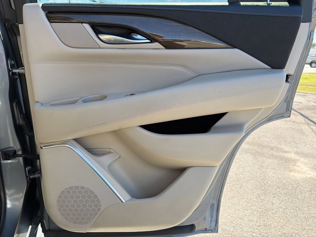Used 2018 Cadillac Escalade Premium Luxury AWD/4WD image 17