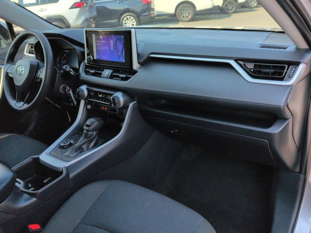 Used 2024 Toyota RAV4 LE AWD/4WD image 28