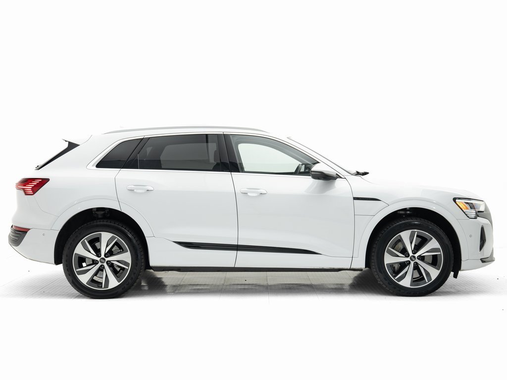 Used 2024 Audi Q8 e-tron Premium Plus image 2