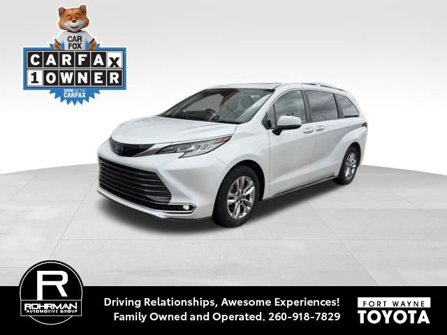 Used 2023 Toyota Sienna Limited FWD image 1