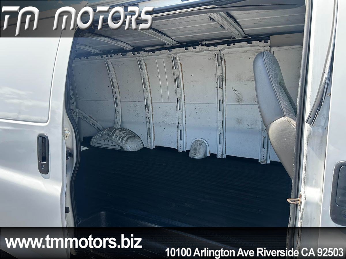 Used 2006 Chevrolet Express 2500 Extended w/ Power and Light Package RWD image 8