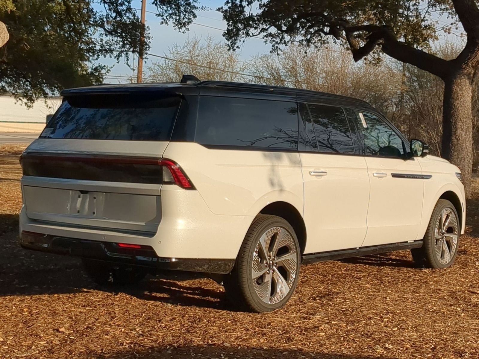 New 2026 Lincoln Navigator L Black Label w/ Black Label Special Edition image 3