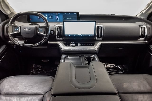 Used 2025 Ford Expedition Platinum AWD/4WD image 32