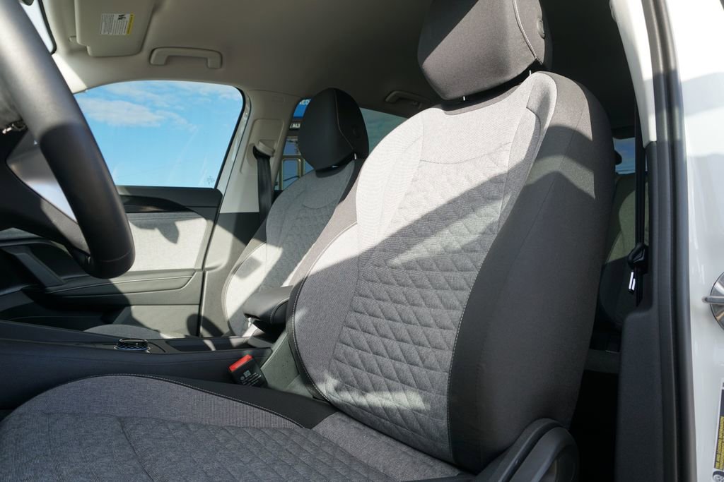 Used 2025 Volkswagen Tiguan S image 17