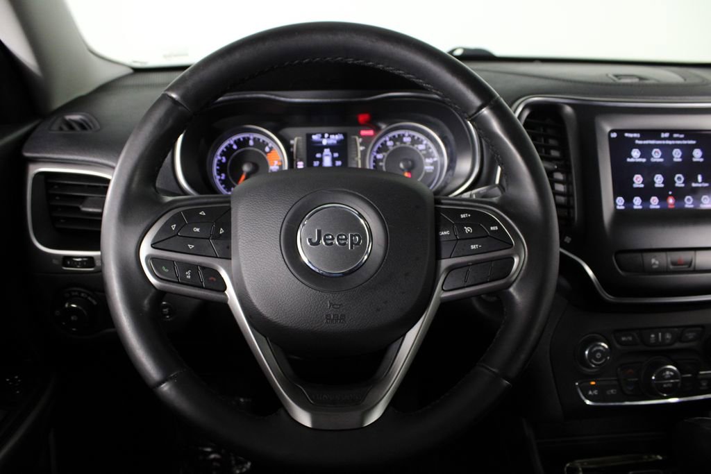 Used 2019 Jeep Cherokee Latitude Plus w/ Comfort/Convenience Group FWD image 9