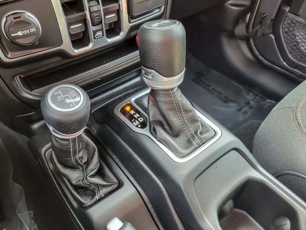 Used 2025 Jeep Wrangler Unlimited Sahara w/ Safety Group AWD/4WD image 17