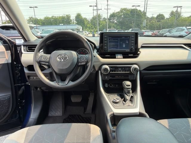 Used 2022 Toyota RAV4 XLE w/ Convenience Package AWD/4WD image 17