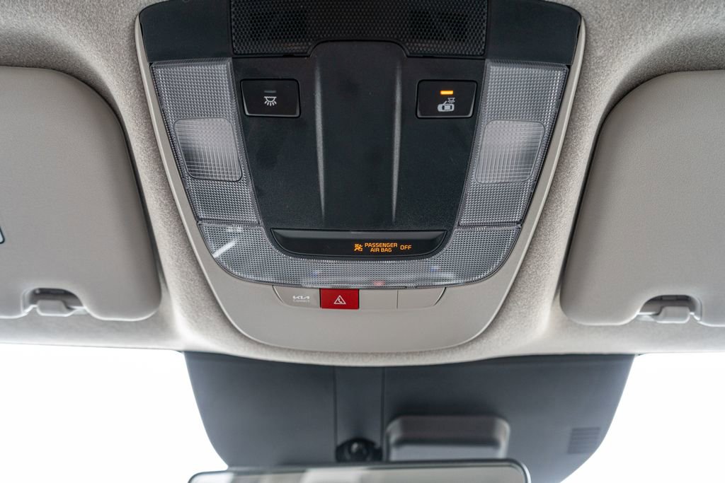 Used 2025 Kia Niro EX w/ EX Cold Weather Package image 18