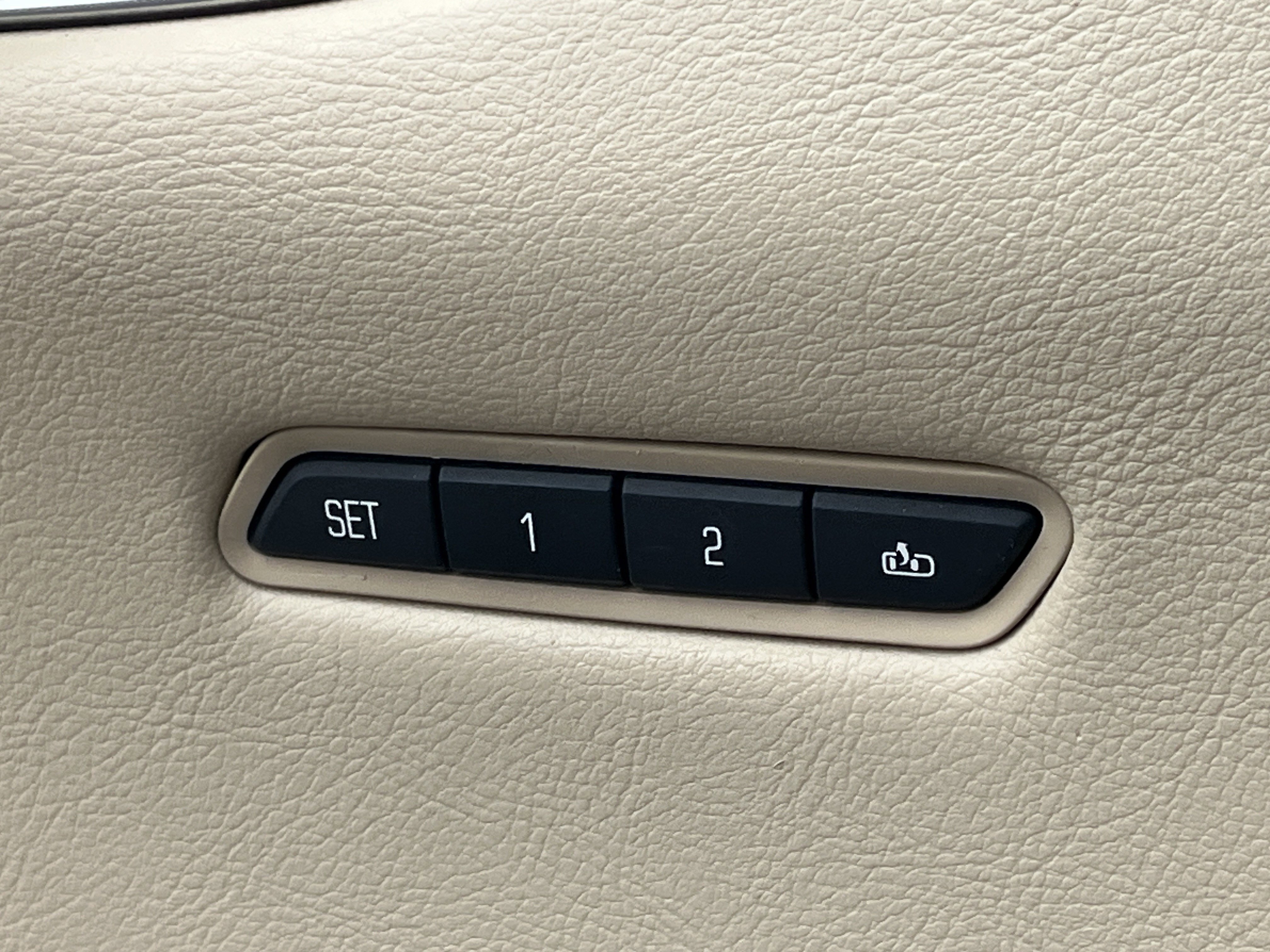 Used 2018 Cadillac XT5 Luxury w/ LPO, Wheel Lock Package image 14