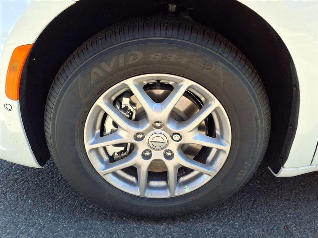 New 2026 Chrysler Pacifica Select image 5