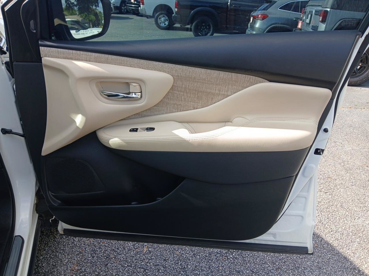 Used 2023 Nissan Murano SL AWD/4WD image 14