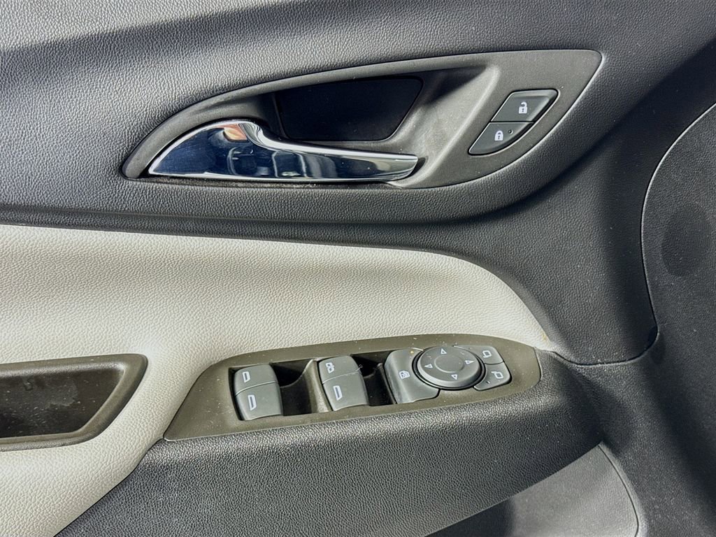 Used 2023 Chevrolet Equinox LT w/ Driver Convenience Package image 17