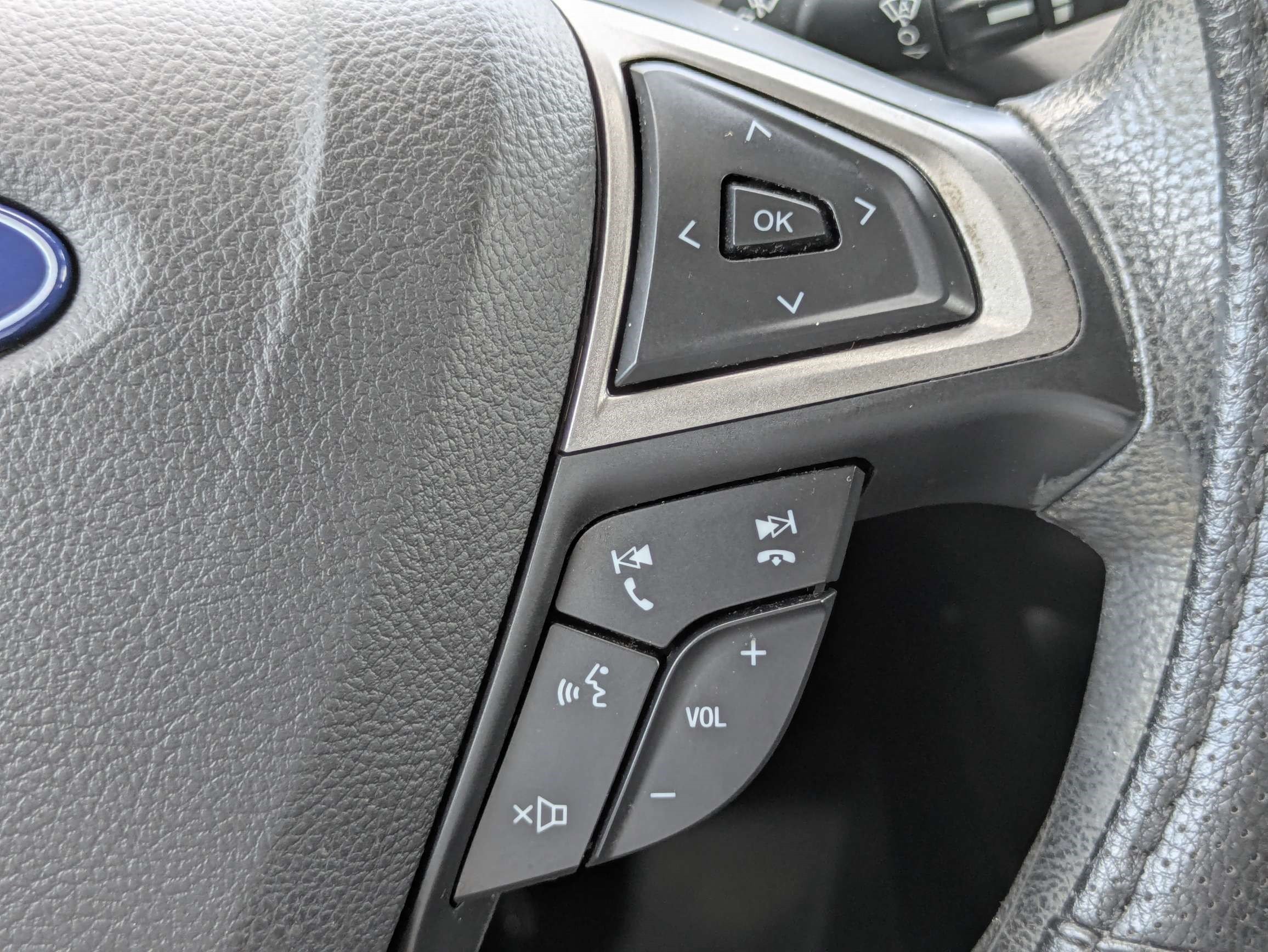 Used 2020 Ford Fusion SE FWD image 31